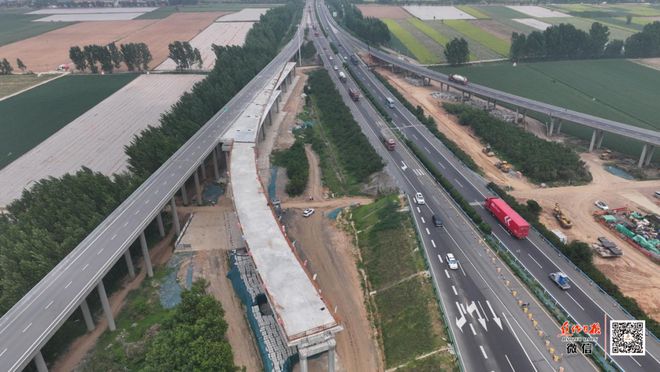 “五一”假期不停工沿黄高速建设忙(图4)