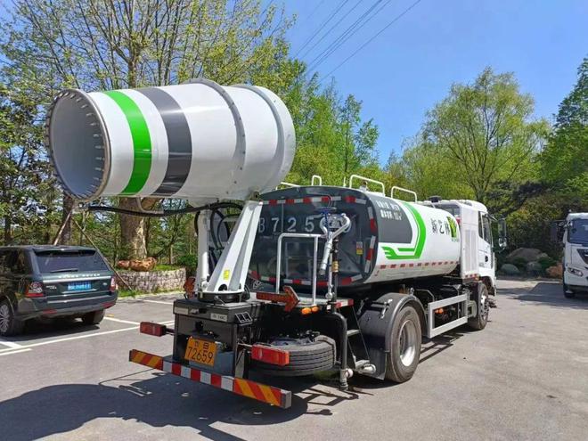 高标准打造“最洁净道路”崂山区再添“新装备”(图2)