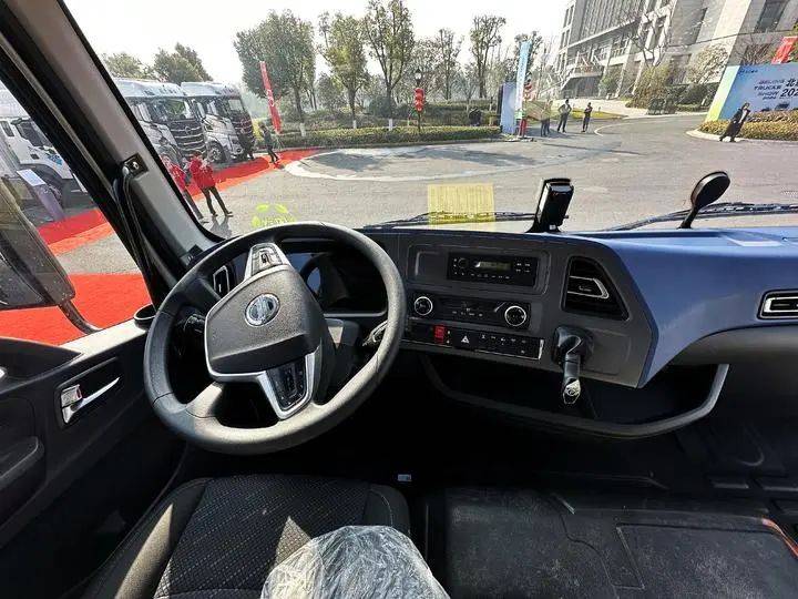 北京奋斗8×4搅拌车自动挡、14方大空间助力商混运输高效创富！(图5)