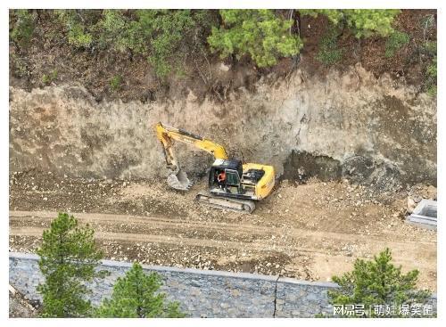 四川雅江县：修建防灭火通道守护森林安全