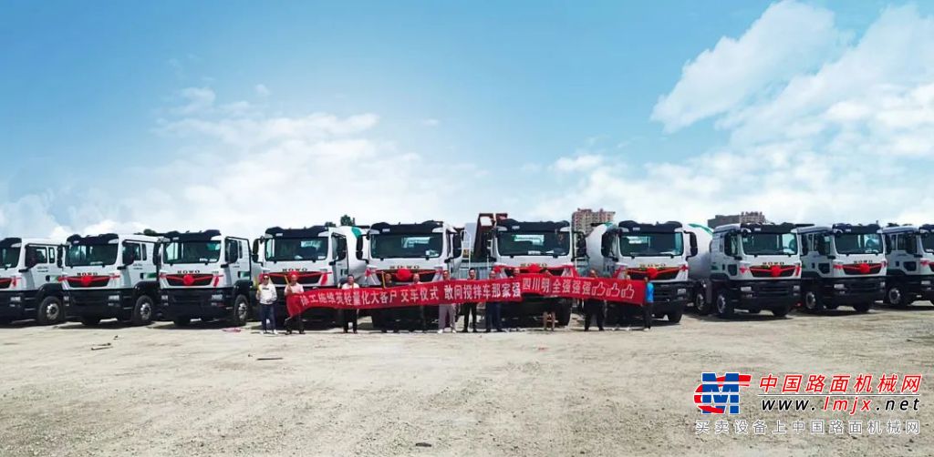 抢滩基建！超百台徐工搅拌车奔赴“天府之国”