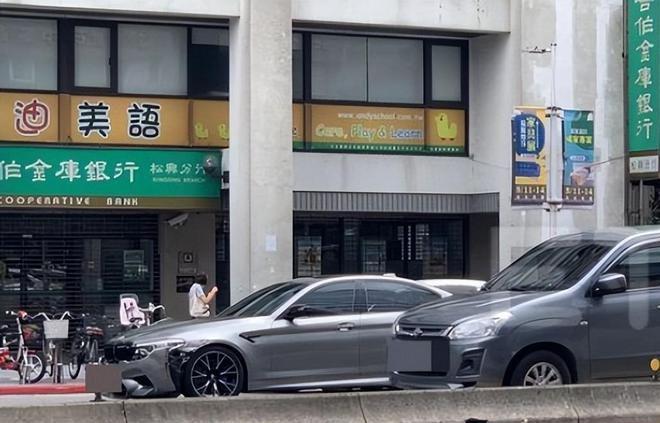 突发！阮经天开豪车与水泥车碰撞车头稀碎本人露面状态惹争议(图5)