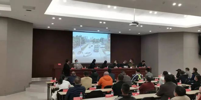【企业动态】路上智驾受邀参会宣讲提供工程车辆盲区预警方案