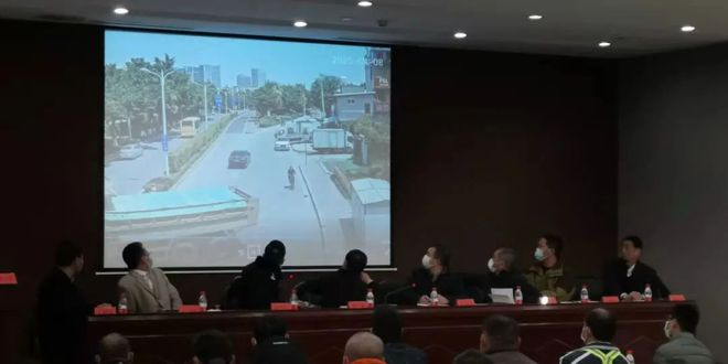 【企业动态】路上智驾受邀参会宣讲提供工程车辆盲区预警方案(图2)