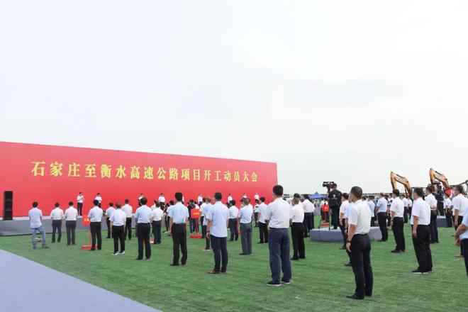 又是C位！批量三一电动搅拌车助力石衡高速建设！(图3)