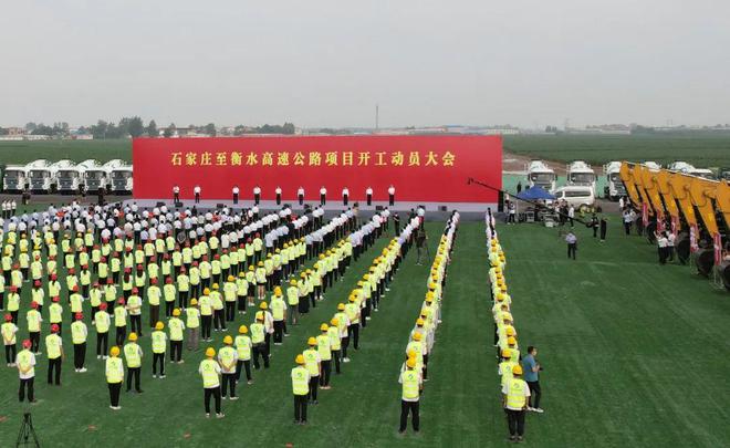 又是C位！批量三一电动搅拌车助力石衡高速建设！(图4)