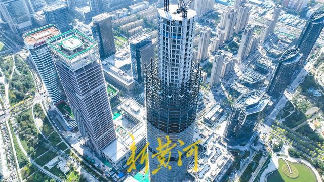 CBD第四高钢架“外衣”向顶层冲刺(图4)