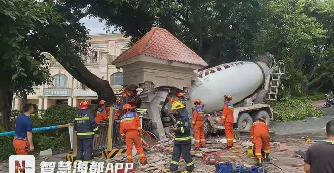 突发！大货车撞岗亭致驾驶员当场身亡现场惨不忍睹！(图4)