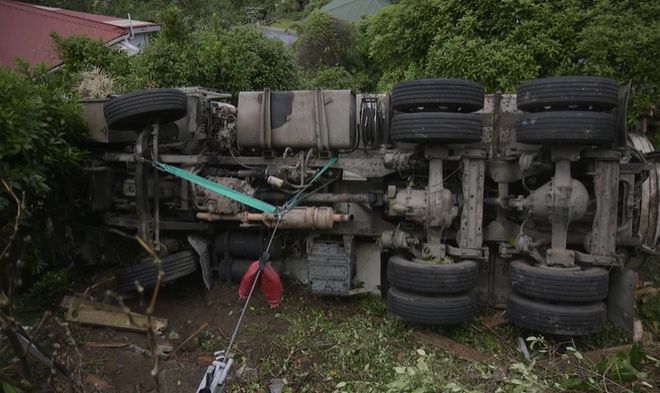 惠灵顿污水处理车翻下斜坡居民被疏散(图5)