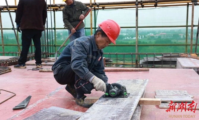君山区人民医院改扩建项目稳步推进(图2)