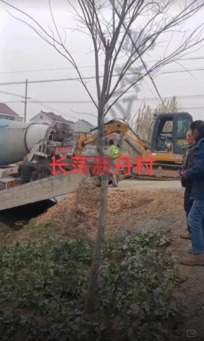 盐城一水泥桥被水泥罐装车压塌！(图2)