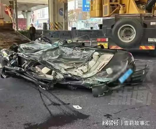 泼天的富贵砸到了奇瑞头上！汽车被搅拌车压扁司机只受了轻微伤