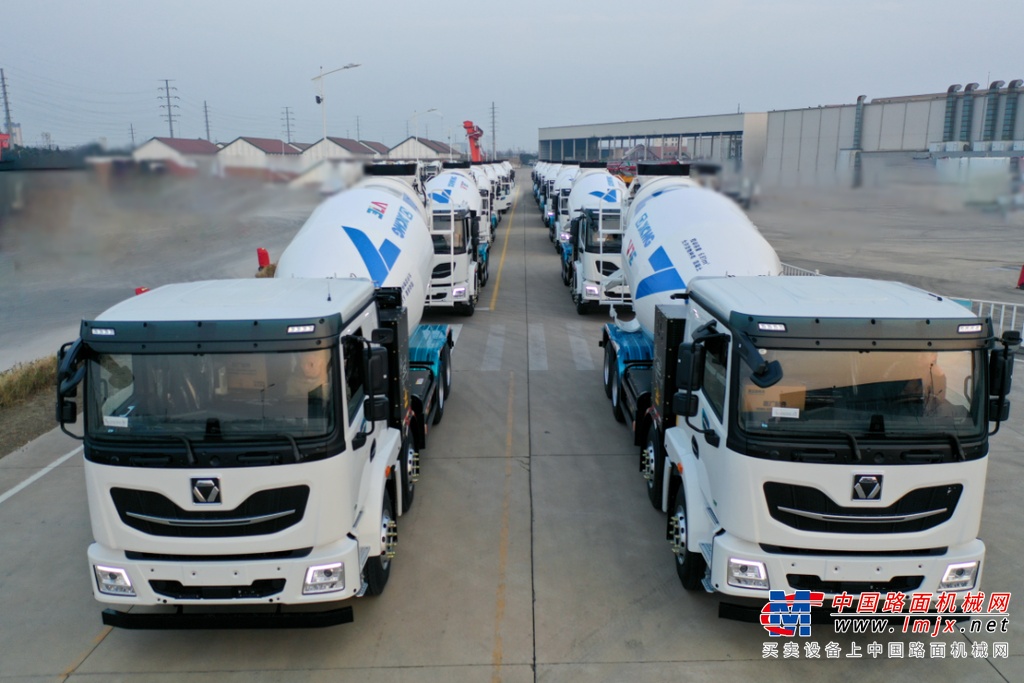 热销！徐工新能源搅拌车批量交付助建中石油项目(图3)
