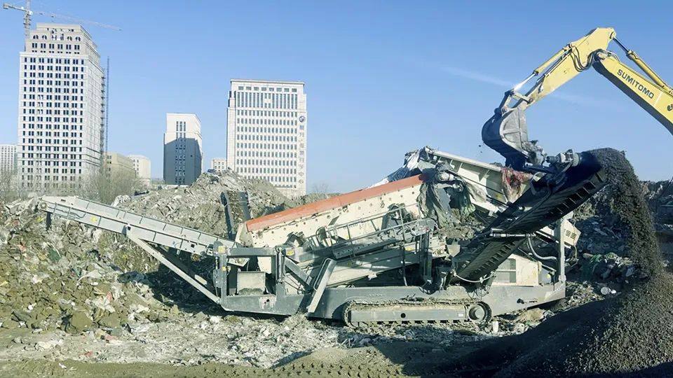 美卓移动式破碎筛分站助力天津双港镇34万立方建筑垃圾处理项目(图2)