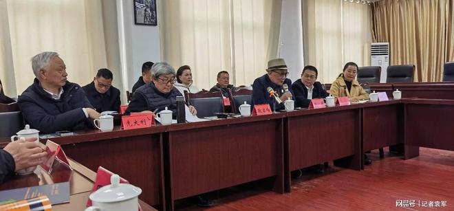 专家齐聚青白江弥牟镇白马村共同探讨土壤改良修复发展新路径