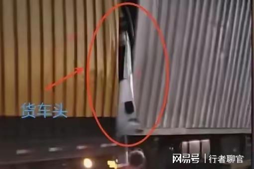 突发！沪昆高速发生惨烈车祸众多车头被压成肉饼司机凶多吉少(图1)