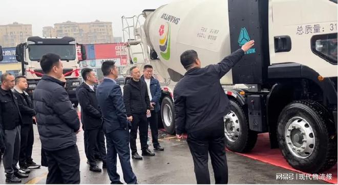 中国重汽首批30台豪沃新能源搅拌车成功交付！(图4)