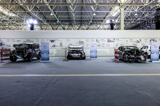 执着到“偏执”才能守住安全底线奇瑞十年老车硬刚碰撞测试(图4)