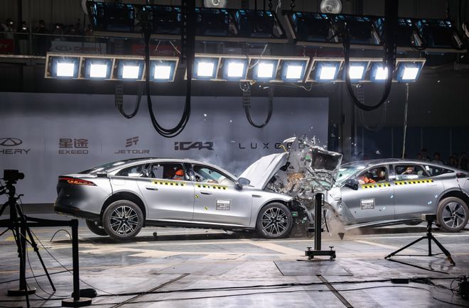 执着到“偏执”才能守住安全底线奇瑞十年老车硬刚碰撞测试(图5)