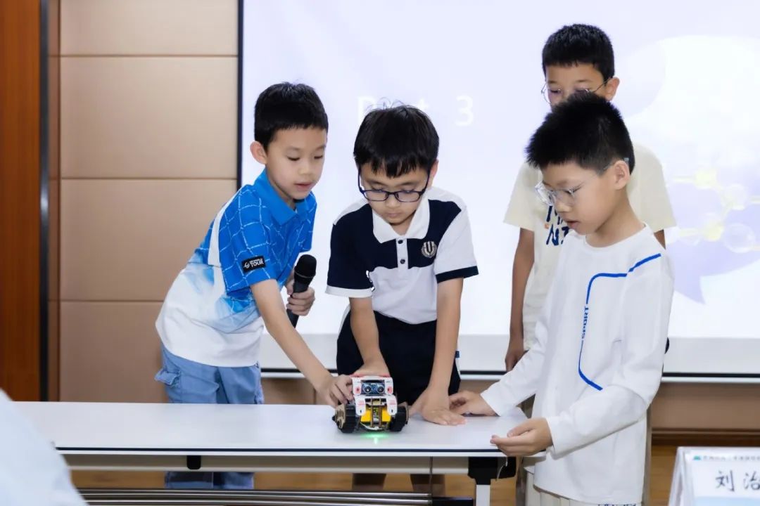 东莞“小院士峰会”：酷酷“科创后浪”用AI“驯服”野生动物还搞定土壤修复黑科技