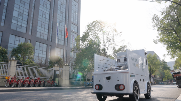 全国首个“无人车+机器狗”一体巡检机器人在杭州“上岗”(图3)