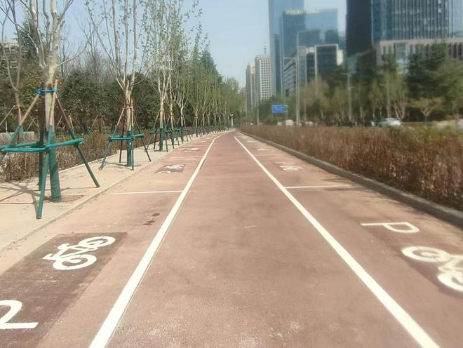 西安高新区城管五大举措规范共享单车停放秩序(图2)
