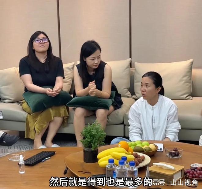 网友组队吐槽小娜直播表现小娜评论区补救网友不买单反怒怼她(图8)