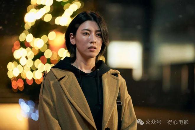 为艺术献身到这种程度？三吉彩花突破性演出影片中洗澡戏太敢拍(图1)