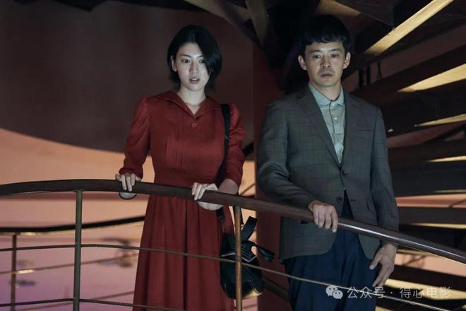 为艺术献身到这种程度？三吉彩花突破性演出影片中洗澡戏太敢拍(图2)
