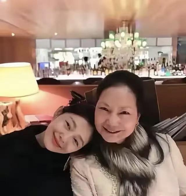 S妈再发声回应大S孩子北京上学称与汪小菲断联(图4)