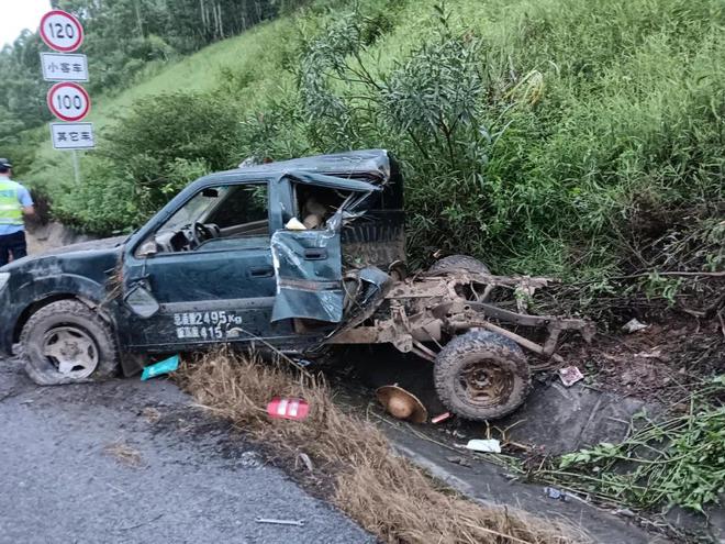 【现场直击】教训！又一疲劳驾驶引发事故！(图2)