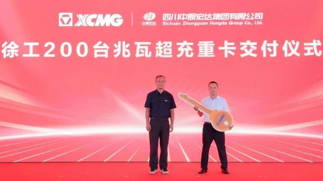 油电同速！新能源重卡冠军领先进入超充时代丨头条(图7)