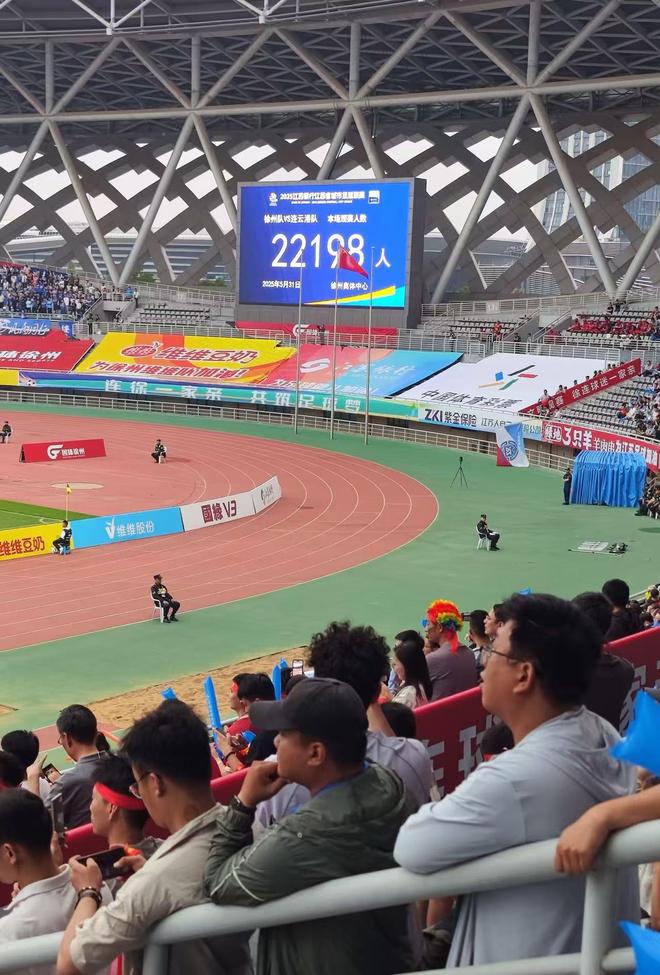 “苏超”凭啥火出圈？我们跟最了解它的人聊了聊(图8)