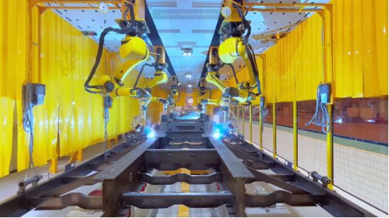 中集车辆2025上半年营收975亿元：“反内卷”取得初步成效 纯电动头挂列车加速构建(图2)