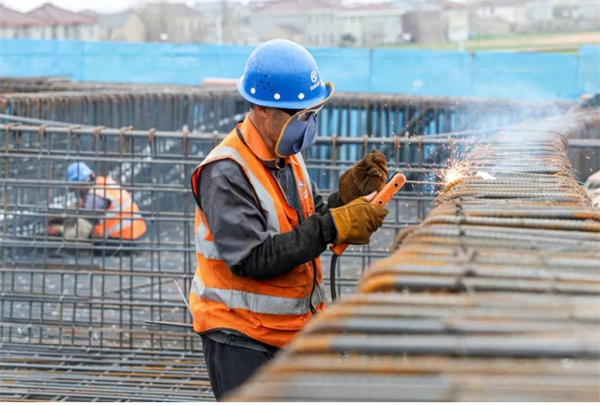 盐洛高速步凤互通项目建设奏响春日“奋进曲”