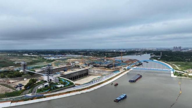 青春华章丨守护“淮河安澜”亚洲最大“水上立交”再起新笔(图2)