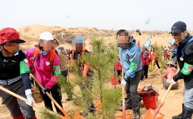 一天“吞”掉40亩沙漠？中国发明的“吞沙巨兽”已在甘肃启用！(图11)