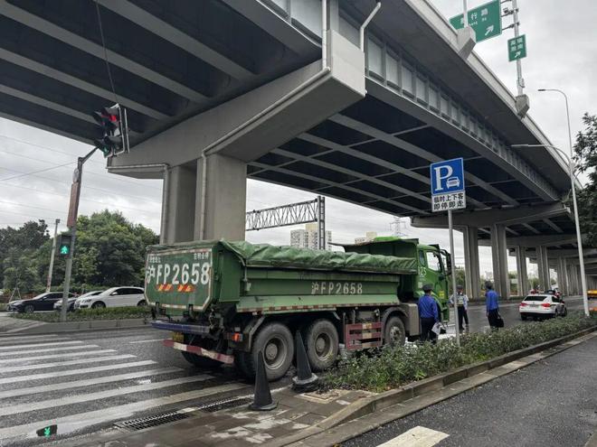 杨浦区开展大型工程车辆交通违法专项整治(图3)