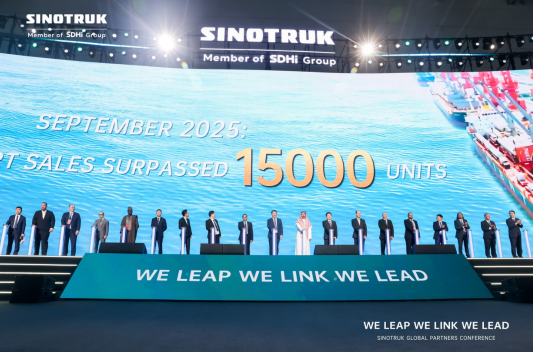 聚力百川拓新程——凝聚全球合作伙伴力量实现全价值链共赢——中国重汽2025年全球合作伙伴大会圆满举办(图2)