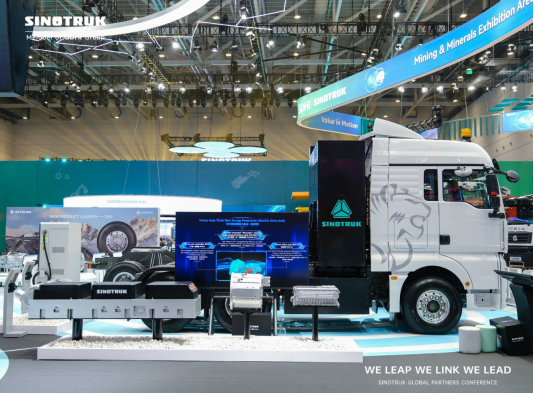 聚力百川拓新程——凝聚全球合作伙伴力量实现全价值链共赢——中国重汽2025年全球合作伙伴大会圆满举办(图3)