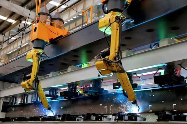 中集车辆2025年前三季度营收15012亿元：唯有星链破解内卷痛点纯电动头挂列车