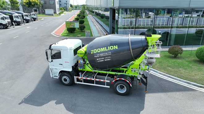 重磅上市！中联重科全新两桥搅拌车专为乡村复杂工况而生(图2)