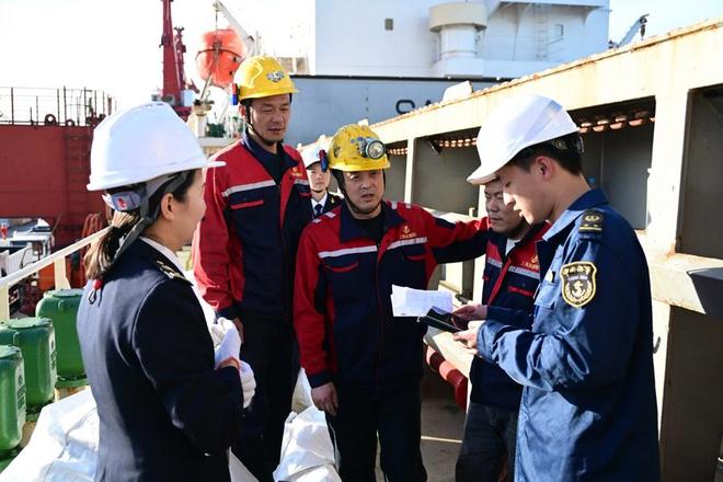 为“中国制造”架设出海绿色通道百余辆国产工程车启航菲律宾(图4)