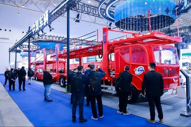 唯有星链I中集车辆携多款明星产品亮相2025中国国际商用车展(图10)