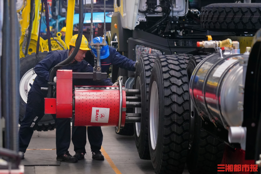 “邵阳速度”！这家企业18分钟“智造”一辆工程车(图2)