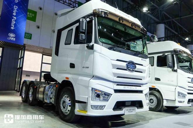 公路列车牵引车、全驱工程车抢眼！解放海外品牌CORTRON来袭实拍带您看亮点车型！(图2)