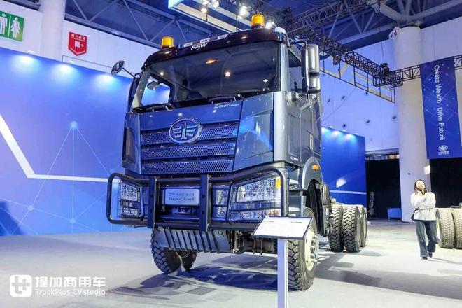 公路列车牵引车、全驱工程车抢眼！解放海外品牌CORTRON来袭实拍带您看亮点车型！(图5)