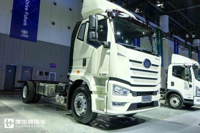 公路列车牵引车、全驱工程车抢眼！解放海外品牌CORTRON来袭实拍带您看亮点车型！(图15)