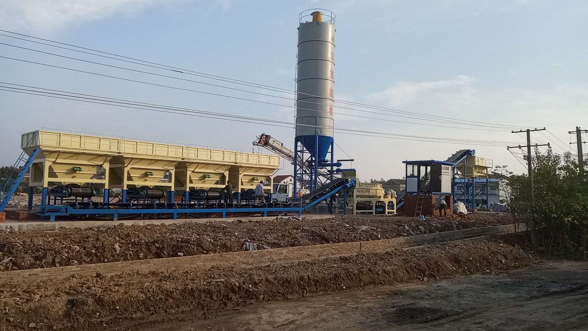 灰土拌合站稳定土碎石机质量可靠(图1)