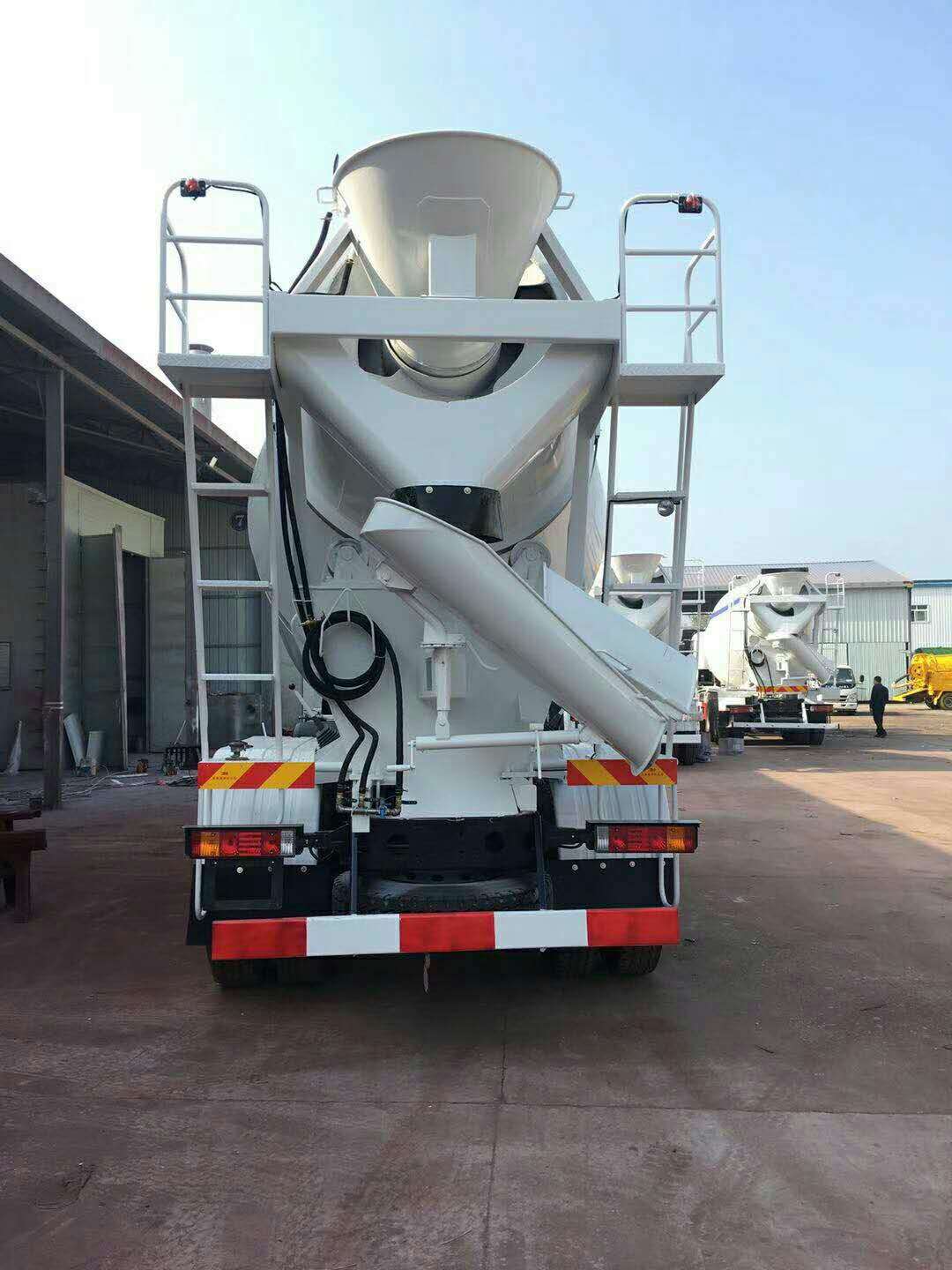 12方水泥搅拌车供应商_福田欧曼12方混凝土搅拌车(图5)